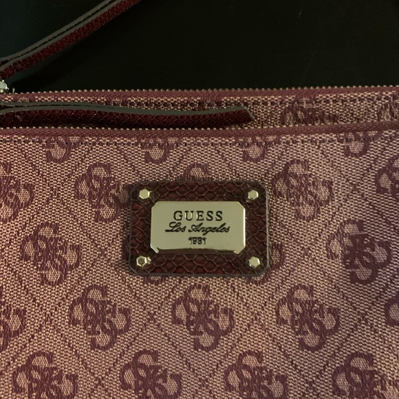 Guess Crossbody Handbag!! - Picture 2 of 7